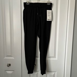 Lululemon On The Fly Luxtreme Joggers NWT